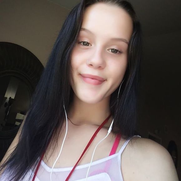 Meet your Posher, Mikayla - Picture 1 of 1